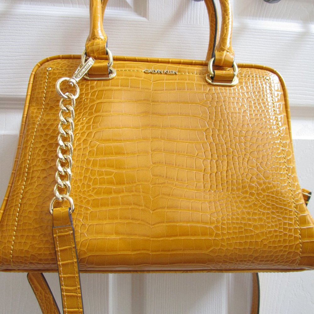 Handbag - Picture 2 of 3